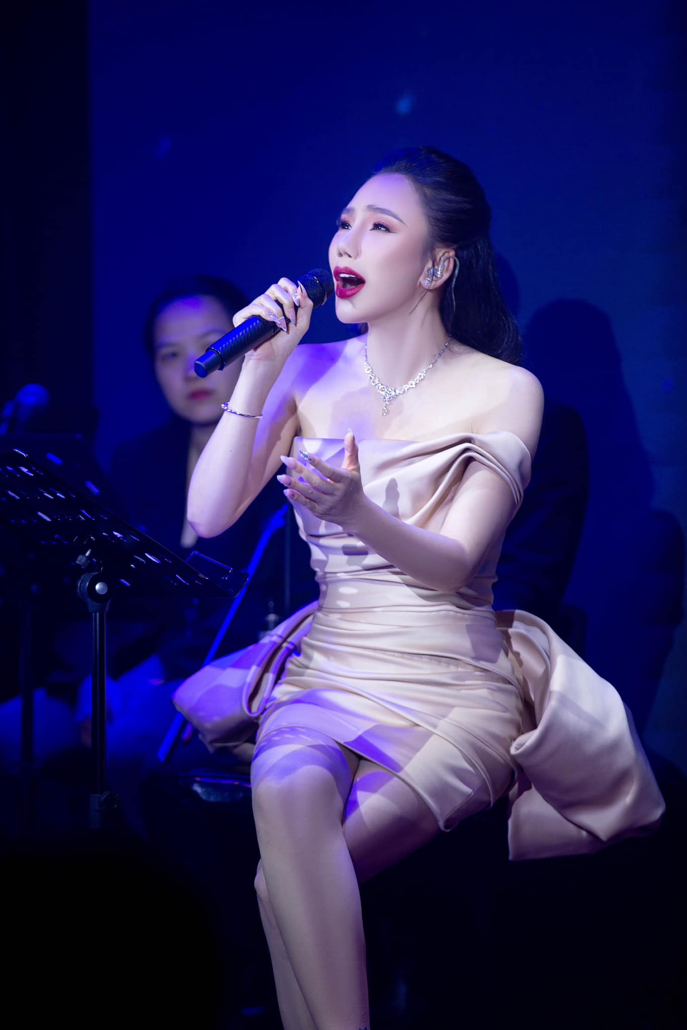 Ca sĩ Hồ Quỳnh Hương thời gian gần đây liên tục xuất hiện trở lại trên nhiều&nbsp;sân khấu.