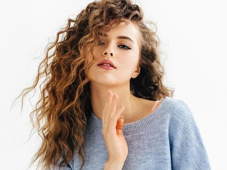 Năm ngoái, cô&nbsp;đã&nbsp;có mặt trong danh sách đề cử Top 100 gương mặt đẹp năm nay do TC Candler tổ chức.&nbsp;
