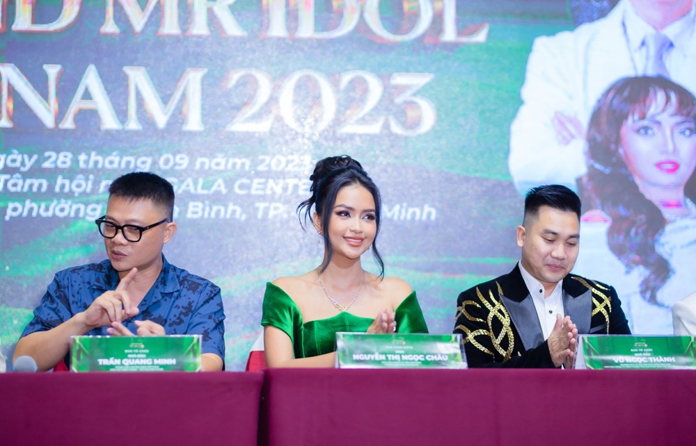 Hoa hậu Ngọc Châu (chính giữa) – Hoa hậu Hoàn vũ Việt Nam 2022 tại họp báo sẽ là Thành viên Ban giám khảo cuộc thi “Hoa hậu và Nam vương Thần tượng Việt Nam” 2023