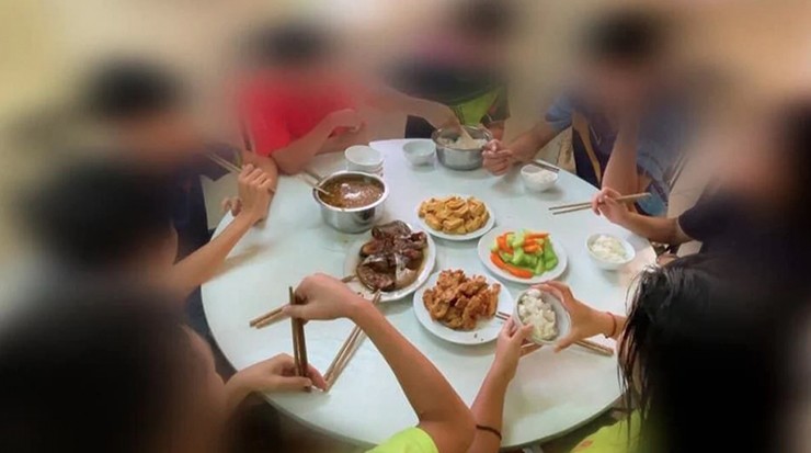 Bữa ăn&nbsp;của các VĐV bóng bàn trẻ quốc gia được chia sẻ trên mạng xã hội