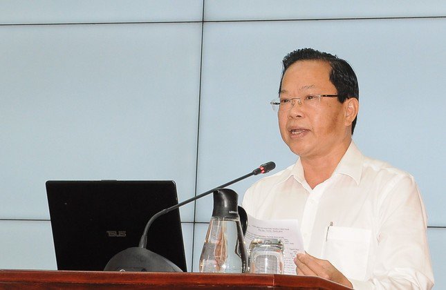 Giám đốc Sở Nội vụ Cần Thơ Châu Việt Tha báo cáo công tác tinh giản biên chế của thành phố. Ảnh: CK.