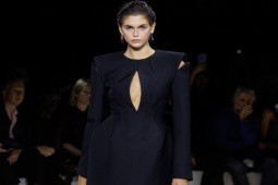Bộ sưu tập cuối của Sarah Burton dành cho Alexander McQueen sau 26 năm