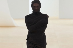 Thời trang - Sàn diễn Xuân Hè của Issey Miyake mang tới nghệ thuật biểu diễn tuyệt vời