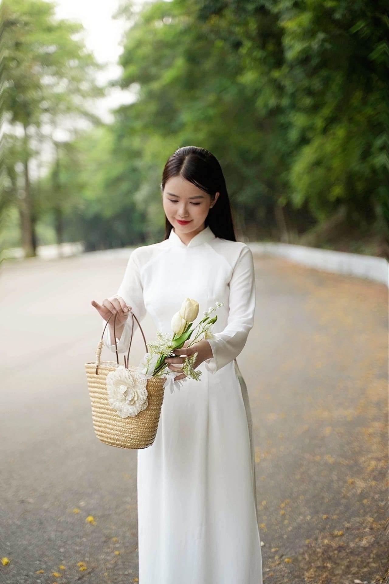 Hiện này, có nhiều cuộc thi sắc đẹp được tổ chức ồ ạt và có những người đẹp vướng phải lùm xùm. Trước vấn đề này, Sao Mai khẳng định: “Bản thân tôi ngoài danh hiệu á hậu, tôi còn là một nhà giáo. Vậy nên, tôi luôn khắc khe với chính bản thân mình để giữ gìn hình ảnh của mình thật tốt”.&nbsp;