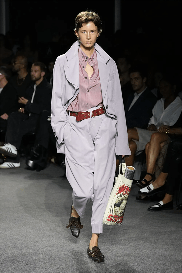 Sự cách tân thiết kế mang tính cách mạng của biểu tượng thời trang Anh - 20