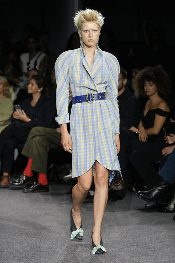 Sự cách tân thiết kế mang tính cách mạng của biểu tượng thời trang Anh - 7