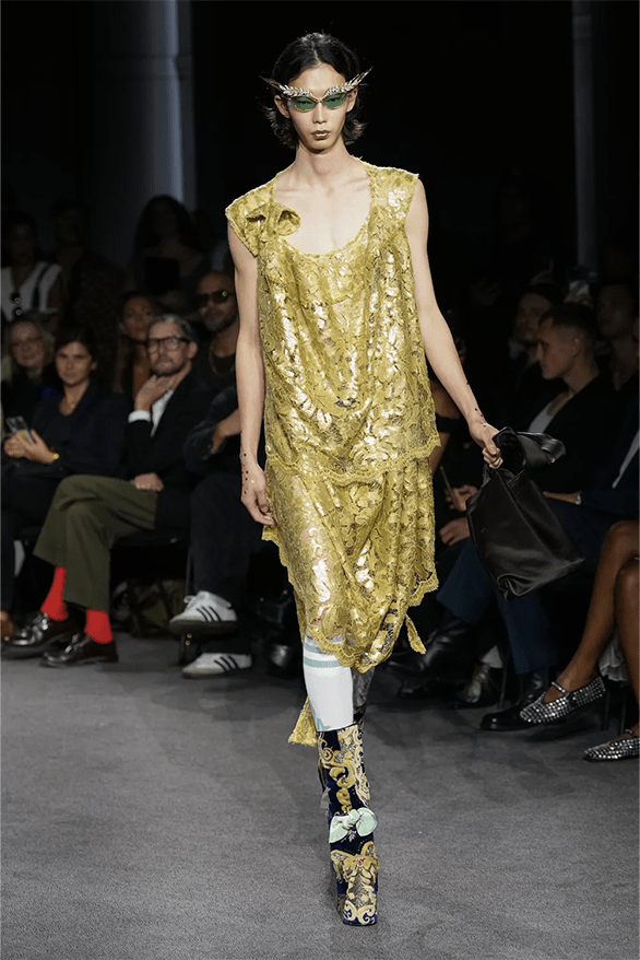 Sự cách tân thiết kế mang tính cách mạng của biểu tượng thời trang Anh - 3