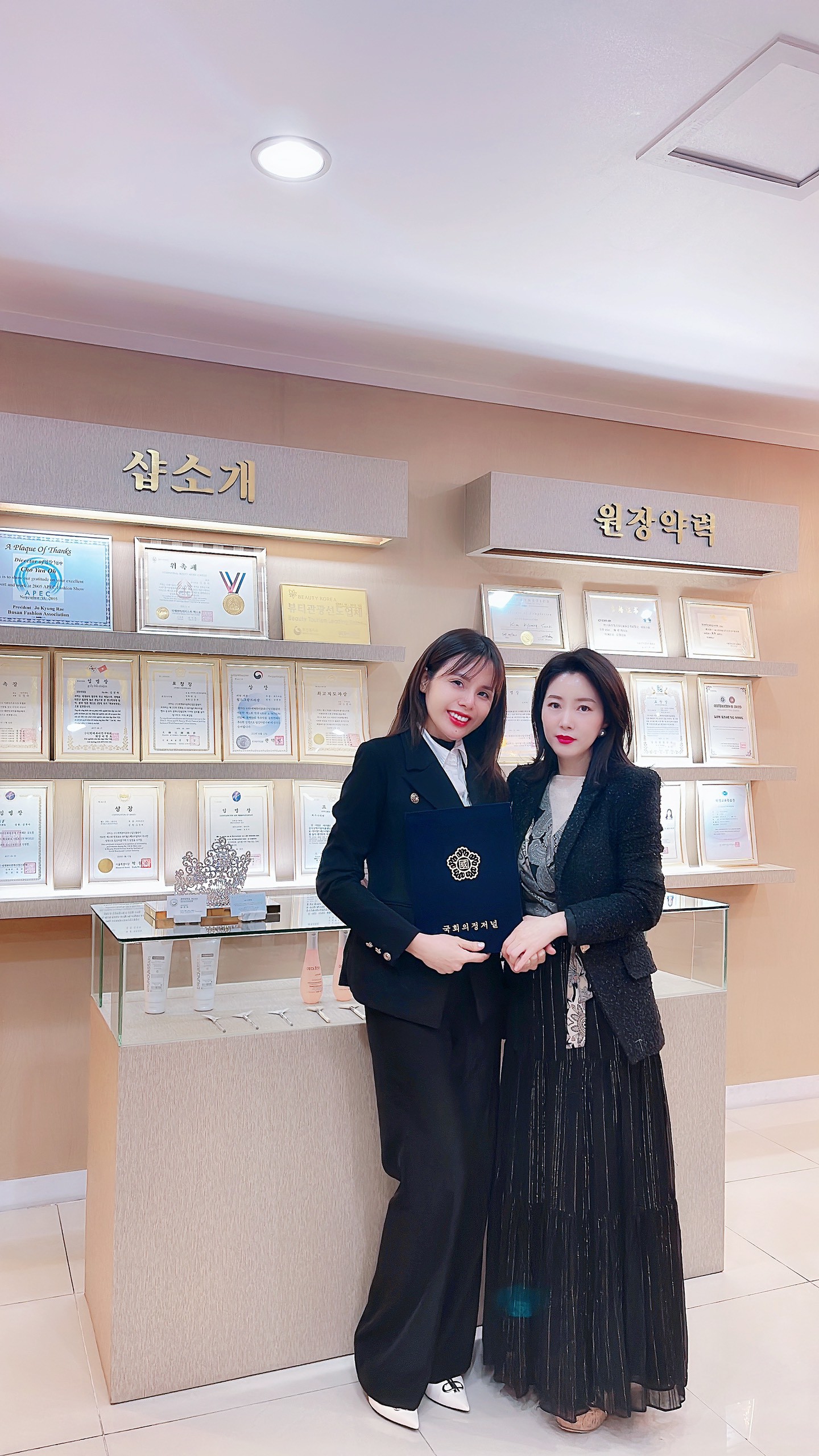 CEO Jenny Trang còn là người truyền lửa đến nhiều thế hệ trẻ có niềm đam mê với làm đẹp.