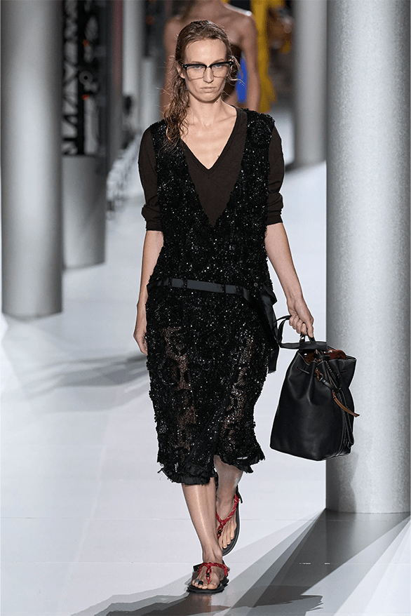 Phong cách trường học đặc sắc của Miu Miu sẽ lại "gây bão"? - 4