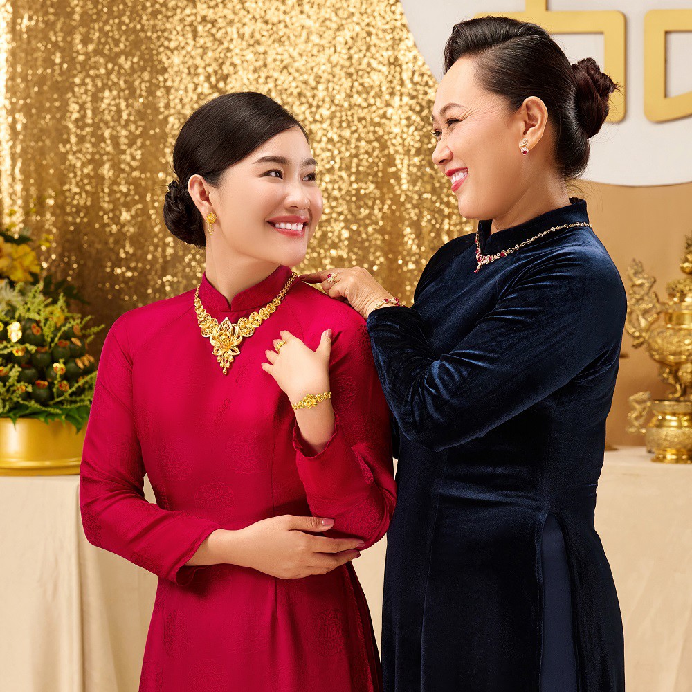 “Soi” bộ trang sức được các cặp đôi “săn lùng” trong mùa cưới năm nay - 2