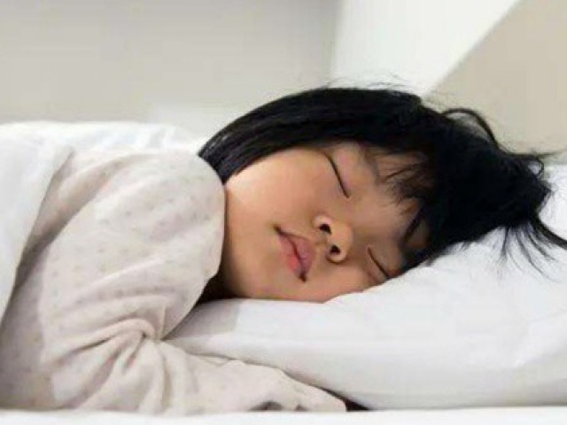 Giáo dục - du học - Khi ngủ, nếu trẻ có những biểu hiện vô thức này chứng tỏ não phát triển rất tốt, lớn lên sẽ rất thông minh