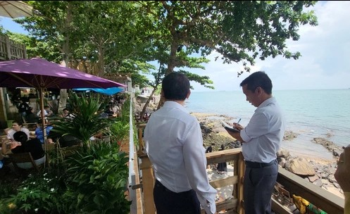 Lãnh đao TP Vũng Tàu cùng các phòng, ban liên quan kiểm tra thực tế các công trình ven biển
