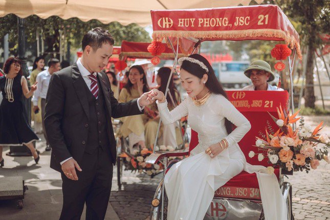 Đám hỏi cô dâu Bảo Ngọc tái hiện mùa thu Hà Nội.