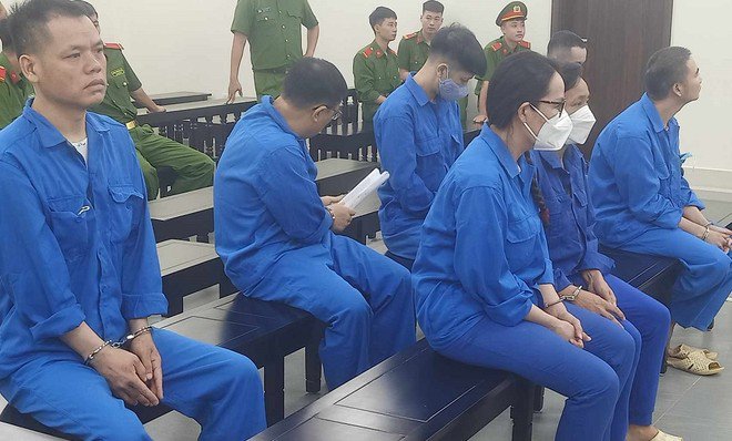 Ổ nhóm tội phạm tàng trữ, lưu hành ngoại tệ giả bị đưa ra xét xử.