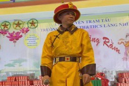 ”Giang hồ mạng” Phú Lê tổ chức trung thu trong trường học: Do sơ suất