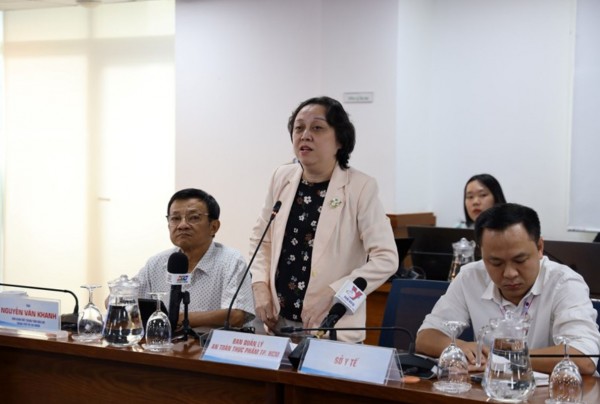 Bà Phạm Khánh Phong Lan, Trưởng Ban Quản lý An toàn thực phẩm TP Hồ Chí Minh phát biểu tại họp báo chiều 5/10.