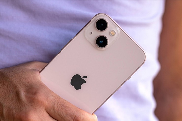 iPhone 13 có giá bán khoảng từ 15,8 triệu đồng tại Việt Nam.