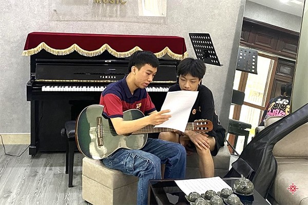 Tận tâm, tận hiến, tận tình, tận tụy cho từng tiết học hiệu quả để bạn khắc ghi: Bạn muốn hát hay, đến ngay 20X Music!