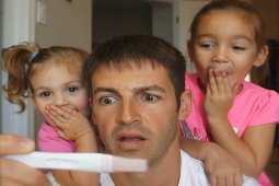 Tranh vui - Thông báo mang thai phải “cực hài” mới chịu