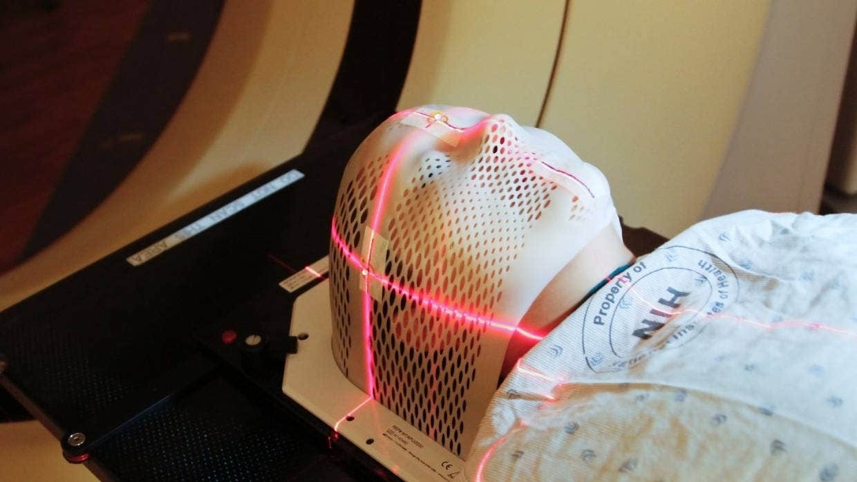 Bác sĩ phát hiện dị vật trong não khi chụp CT cho nữ bệnh nhân. Ảnh minh họa: Unplash