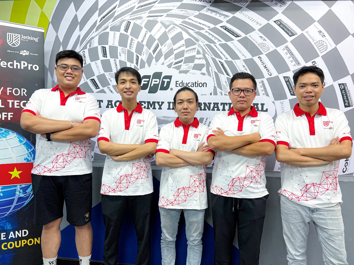 Các thành viên team Hass (Duy Bảo, Văn Thanh, Thanh Long, Hoàng Huy, Nguyễn Mẫn)