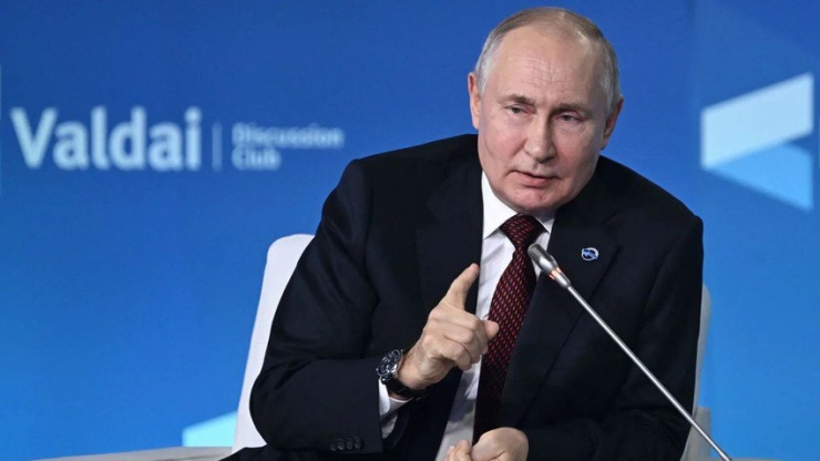 Tổng thống Nga Vladimir Putin phát biểu tại diễn đàn Valdai ở TP Sochi (Nga) ngày 5-10. Ảnh: SPUTNIK