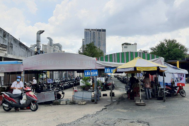 Bãi giữ xe mà anh H bị kẻ gian lấy xe. Ảnh: Hoàng Thuận.
