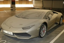 Thị trường - Tiêu dùng - "Nghĩa địa siêu xe": Từ Rolls Royce đến Lamborghini đều bị "bỏ rơi", phủ bụi và mục nát