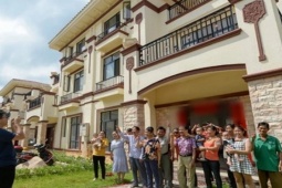 Kinh doanh - Sinh viên nghèo thành triệu phú, về quê xây biệt thự to đẹp tặng cho cả làng