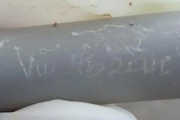 Tin tức trong ngày - Ống thuốc bằng nhựa chôn cùng hài cốt liệt sĩ chứa thông tin quan trọng