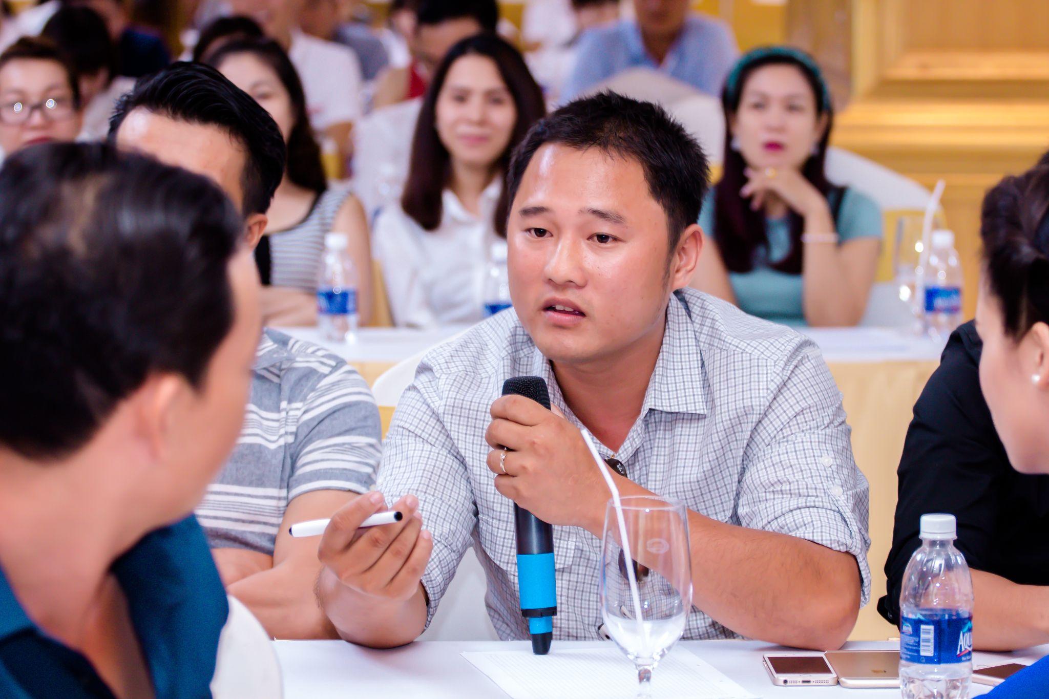 Ông Hoàng Ngọc Hòa chia sẻ trong buổi hội thảo về ngành xây dựng - Nguồn BENLUXURY.