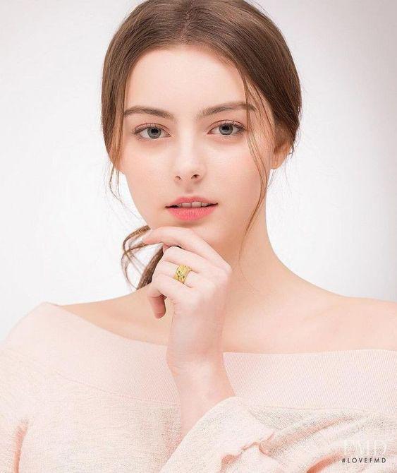 Một thành phần chống bít tắc lỗ chân lông trả lại làn da láng o - 2