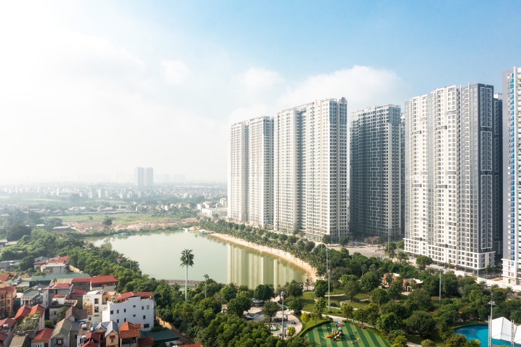 Toàn cảnh dự án Masteri West Heights, đối diện hồ trung tâm tại Đại đô thị Smart City phía Tây Hà Nội.