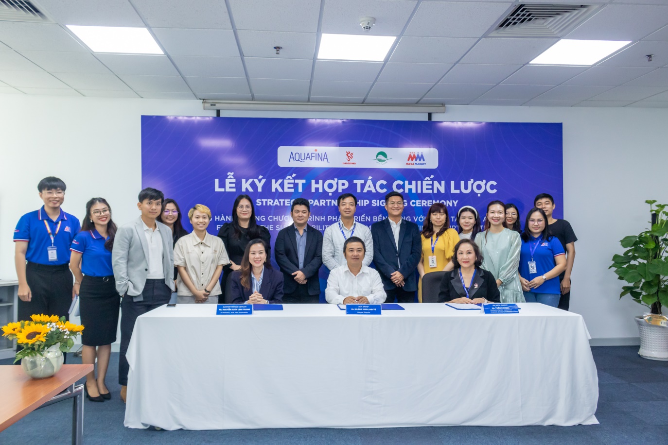 Lễ ký kết được kết thúc thành công tốt đẹp.