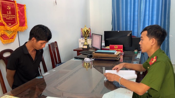 Nghi phạm Nguyễn Đức Nga thừa nhận giúp sức cho nghi phạm Trần Viết Đông đánh đập, hành hung 2 nữ lao công