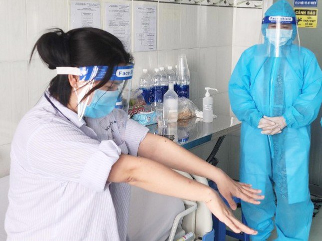 Bệnh nhân mắc đậu mùa khỉ được điều trị tại Bệnh viện Bệnh Nhiệt Đới TPHCM ảnh: Vân Sơn