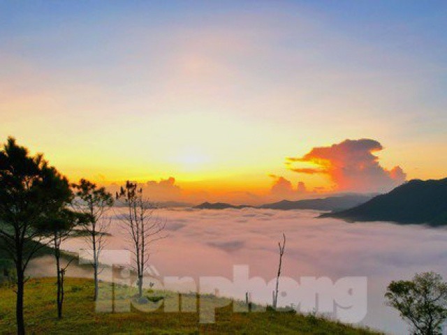 Săn mây trên đỉnh Phượng Hoàng - toạ độ 'check in sống ảo' mới cực đẹp ở Quảng Ninh