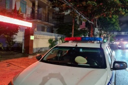 Tin tức trong ngày - CLIP: CSGT yêu cầu dừng, tài xế ô tô bỏ chạy "như phim hành động"