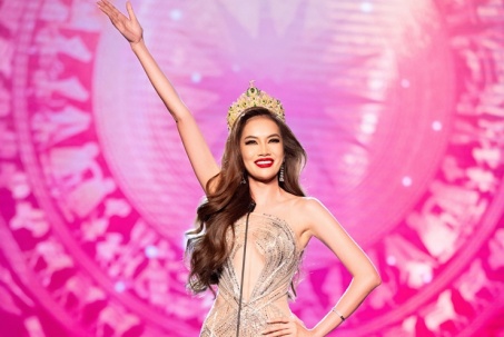 65 thí sinh Miss Grand International 2023 "hô tên" vang thảm đỏ "Xin chào Việt Nam"
