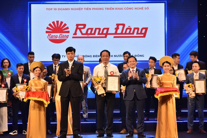 Rạng Đông lọt Top 10 Doanh nghiệp tiên phong triển khai Công nghệ số năm 2023