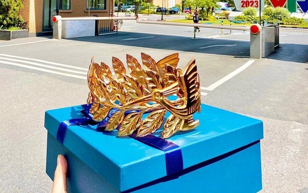 Chiếc vòng nguyệt quế dành cho thí sinh chiến thắng tại Chung kết năm Đường Lên Đỉnh Olympia 2023.