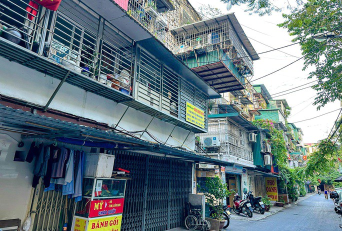 Theo ghi nhận của PV, khu tập thể Trung Tự gồm có 29 tòa nhà cao 5 tầng đang trong tình trạng xuống cấp.