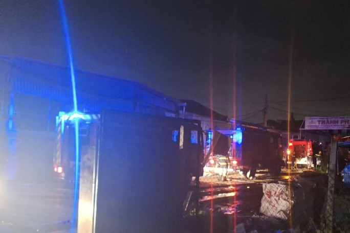 Xe chữa cháy được điều động đến hiện trường.