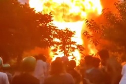 Tin tức trong ngày - Ngọn lửa cao hàng chục mét bao trùm xưởng sơn tại Đồng Nai