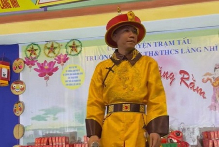 Nóng trong tuần: Phòng GD&ĐT thông tin về việc “giang hồ mạng” Phú Lê biểu diễn ở trường học