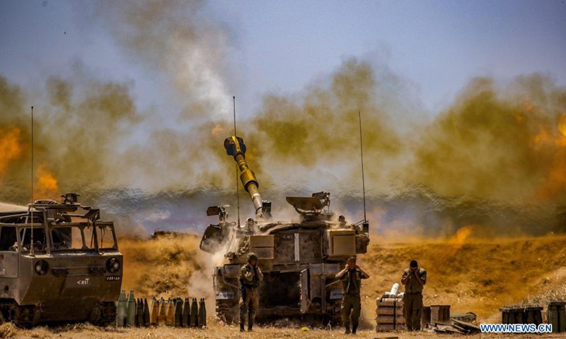 Pháo binh Israel nã hỏa lực nhằm vào Dải Gaza trong giao tranh với Hamas năm 2021.