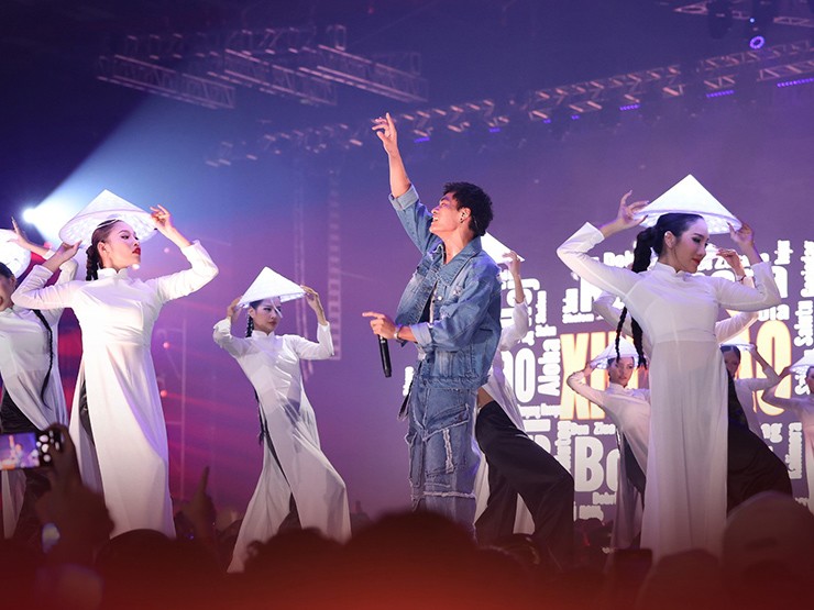 Rap Việt Concert: Gói trọn quá khứ - tương lai của nhạc rap dù vẫn lê thê - 4