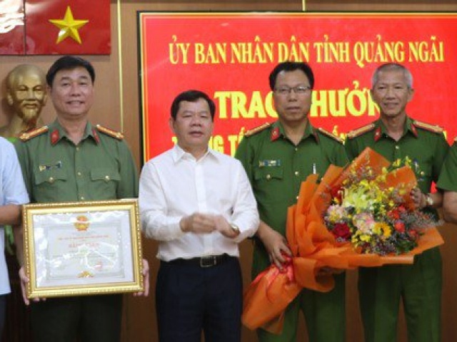 Pháp luật - Thưởng nóng lực lượng truy bắt hai đối tượng bắn bị thương nữ lao công