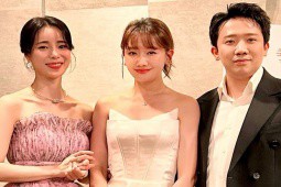 Vợ chồng Trấn Thành nhận giải tại Hàn Quốc, ”đọ sắc” cùng ác nữ xinh đẹp nhất màn ảnh