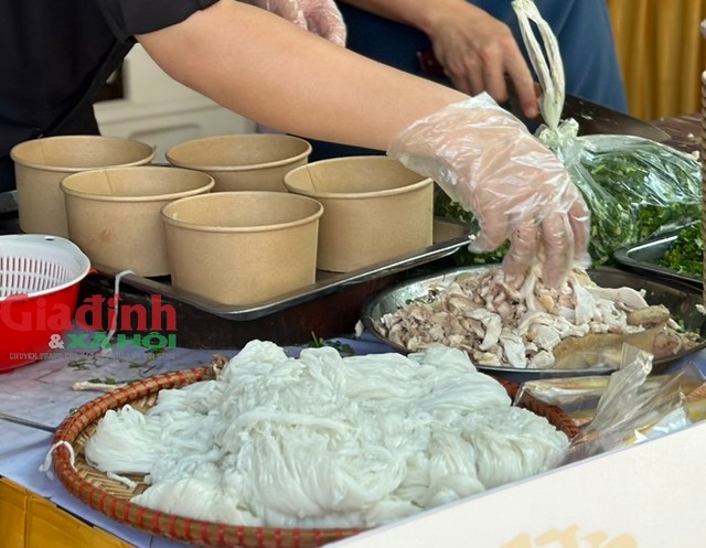 Phở gà Hà Nội